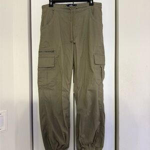 Women’s Hollister Jogger Cargo Pants – Size Medium